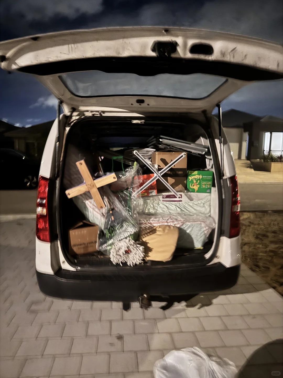 Removalists work by Perth Moving and Exit Cleaning, WA (photo 2 of 3)