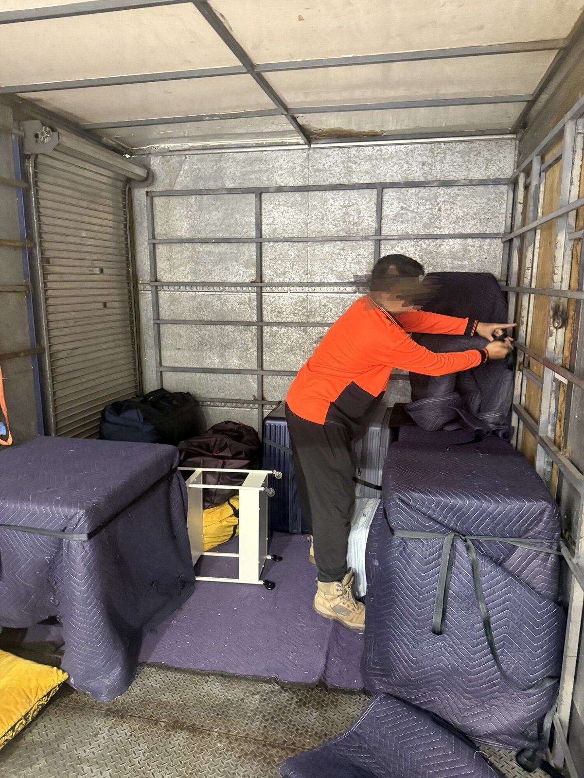 Removalists work by Sumo Removal & Storage, VIC