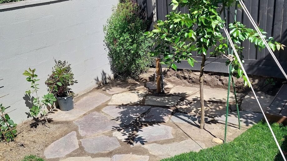 Lawn & Mowing work by Weeds n' Wonders, Eaglemont VIC (photo 4 of 6)