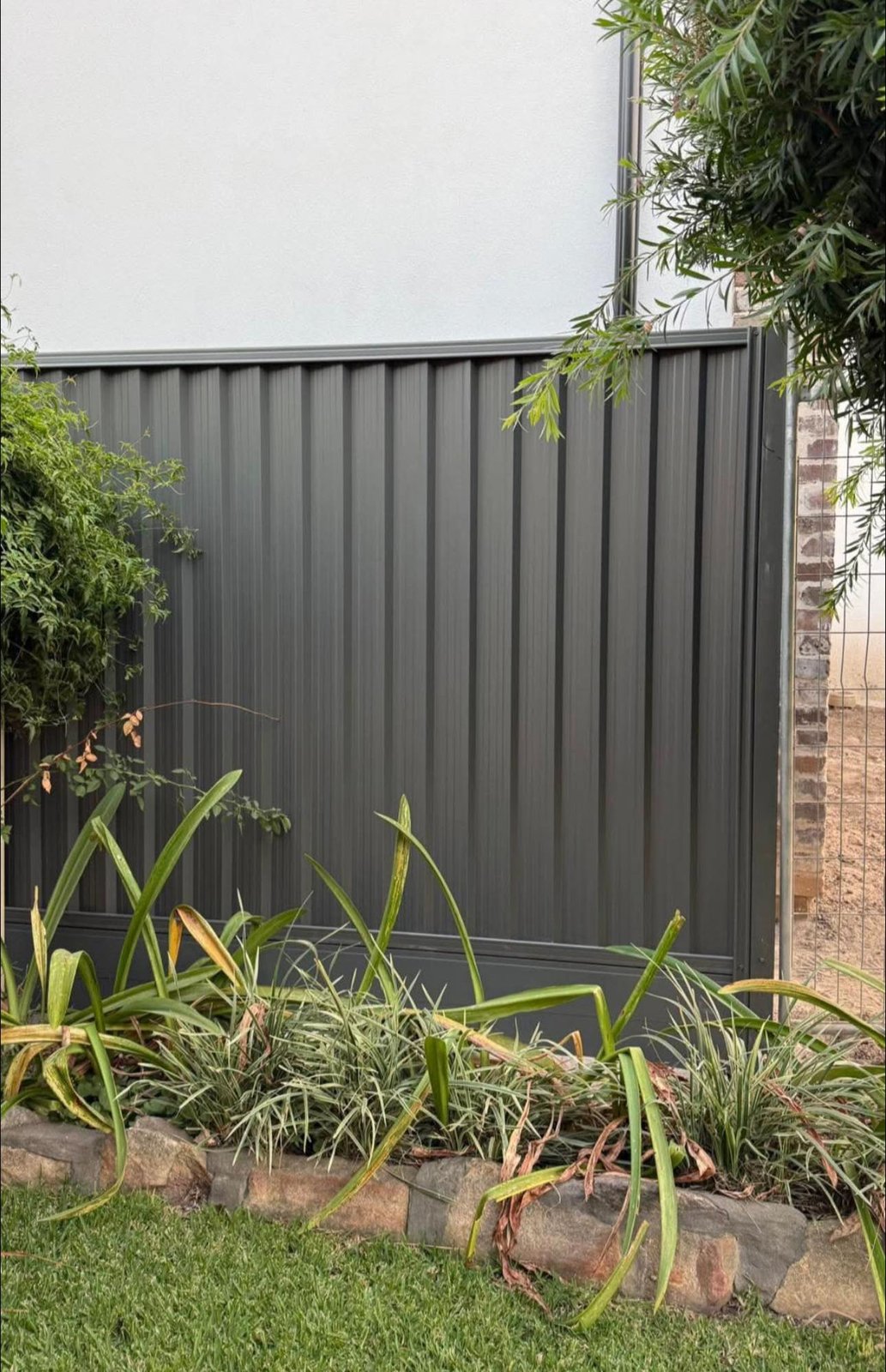 Fencing & Gates work by Glovers Fencing, NSW (photo 4 of 6)