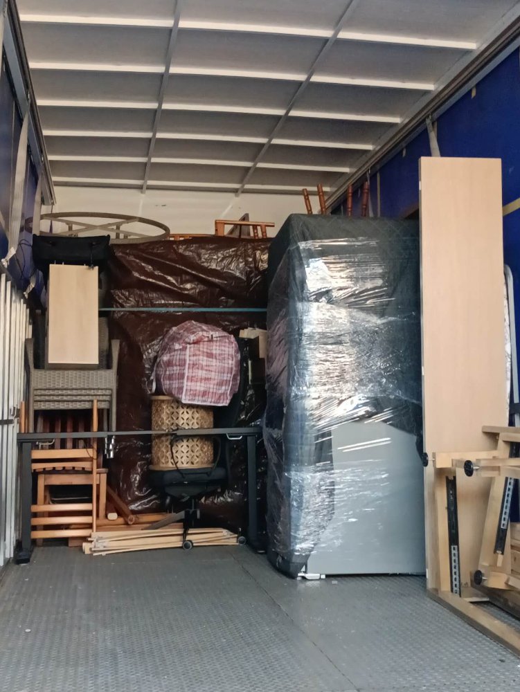 Removalists work by Tehui Removals, South Brisbane QLD
