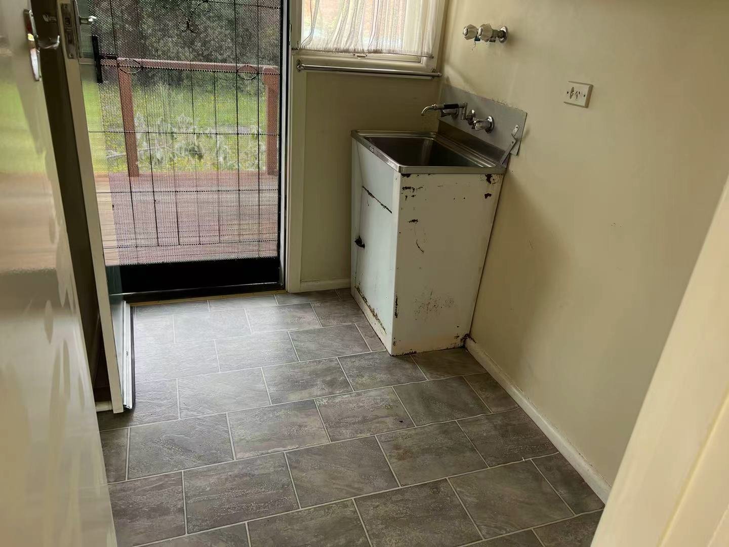 Builder work by Huishenghuo Renovation, Blackburn VIC (photo 2 of 3)