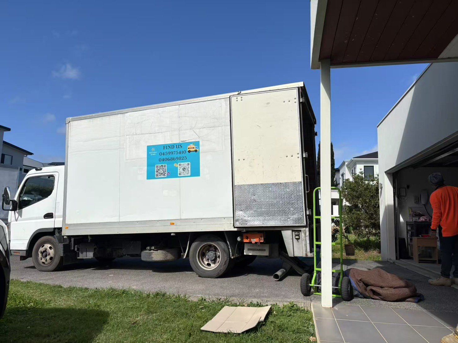 Removalists work by Hollsmove, Logan Central QLD