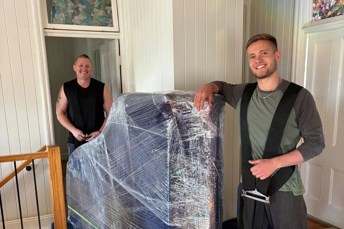 Removalists work by Safe'N Easy Movers, QLD (photo 1 of 2)