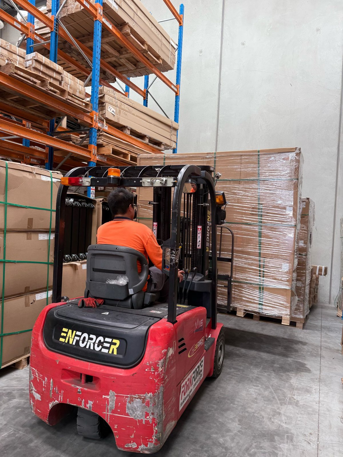 Removalists work by Sumo Removal & Storage, VIC (photo 3 of 4)