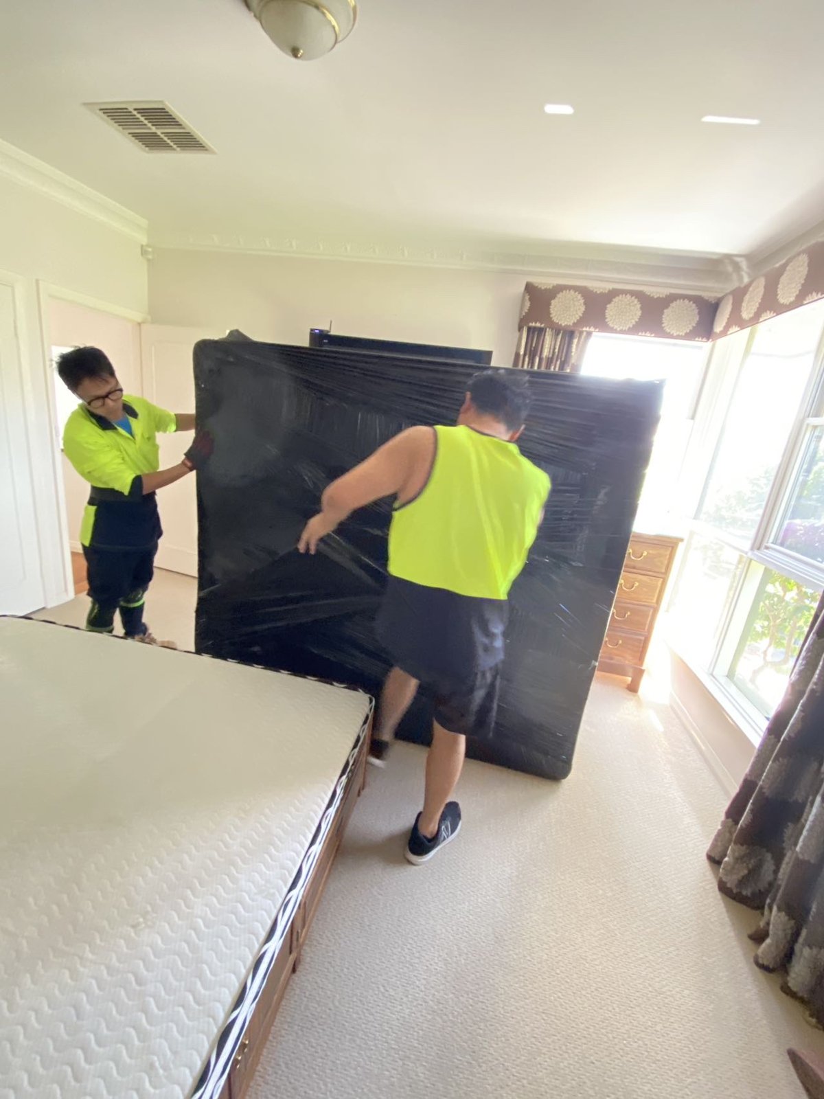 Removalists work by Shandong Moving, Box Hill VIC