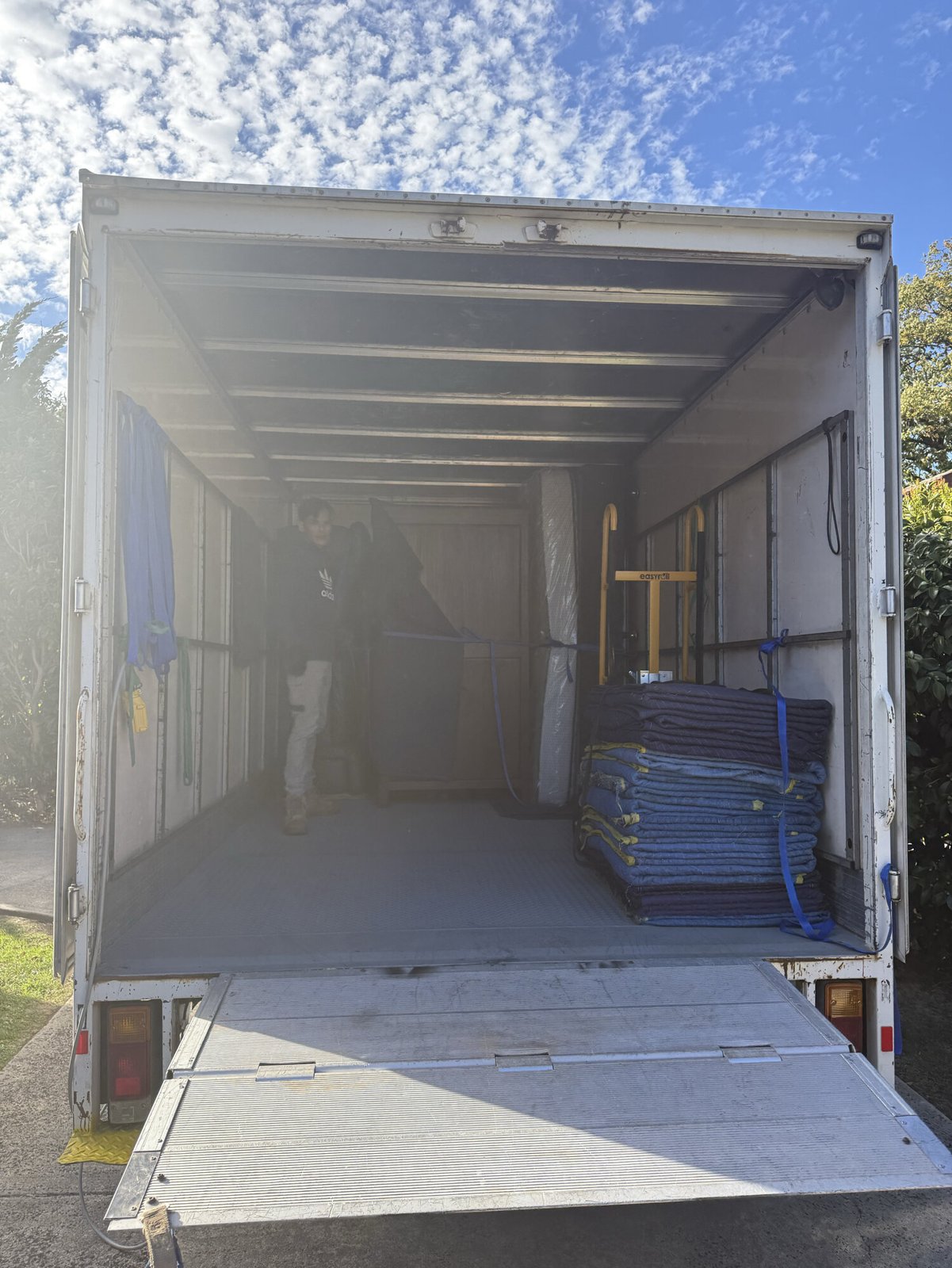 Removalists work by Leo Moves, Clayton VIC (photo 3 of 4)