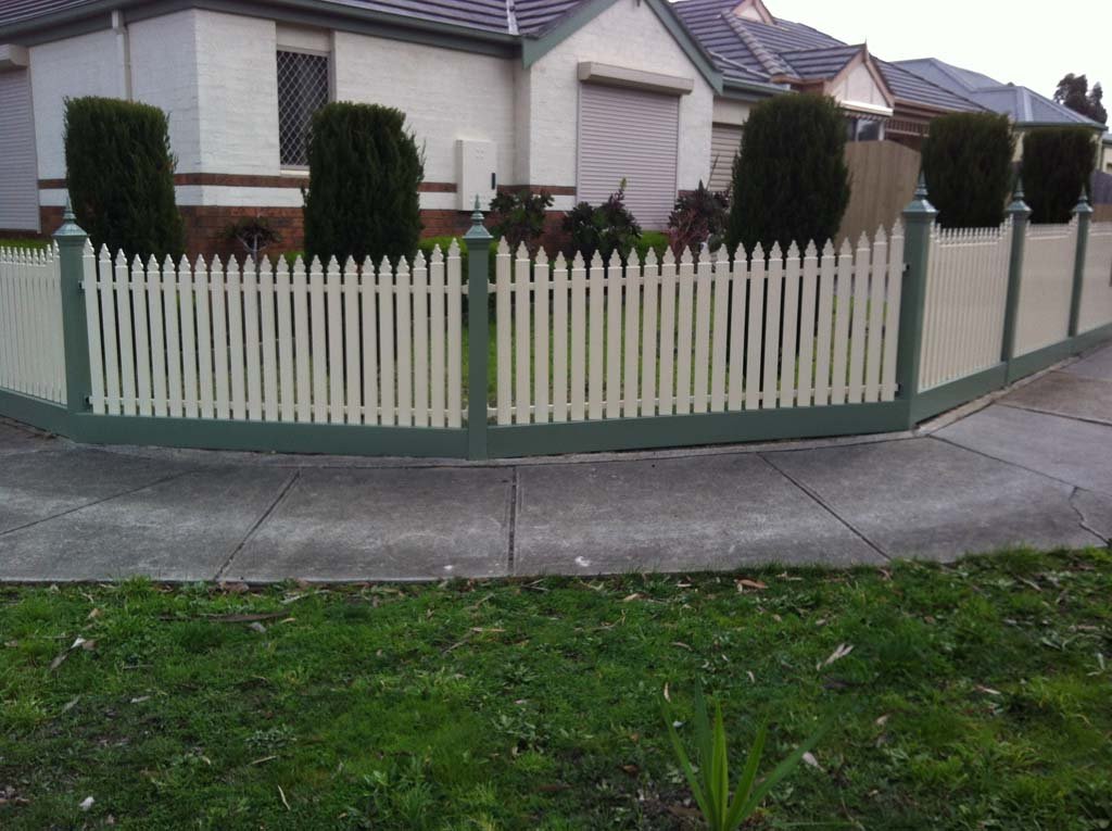 Fencing & Gates work by Auron Fencing, Epping VIC (photo 2 of 4)
