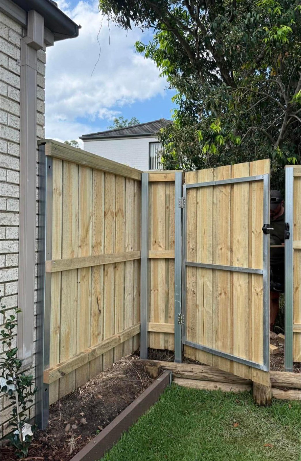 Fencing & Gates work by Glovers Fencing, NSW (photo 6 of 6)