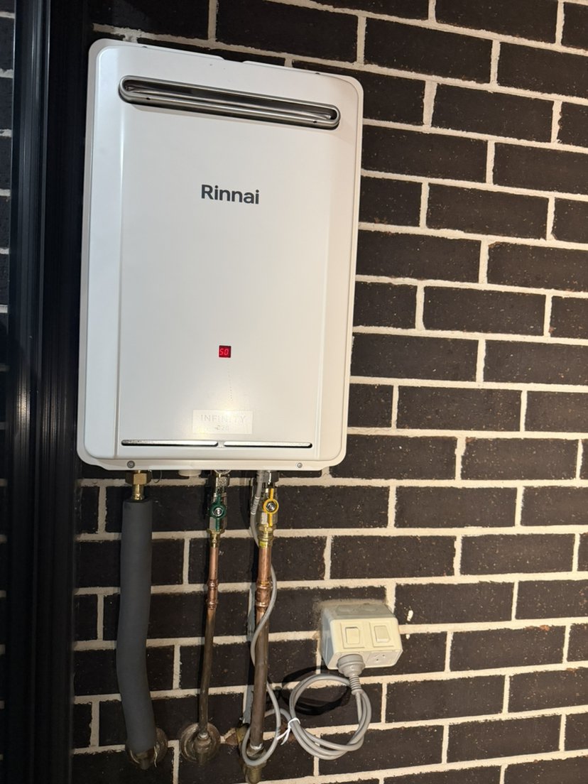 Hot Water Systems work by 4WD Plumbing, Box Hill VIC (photo 2 of 5)