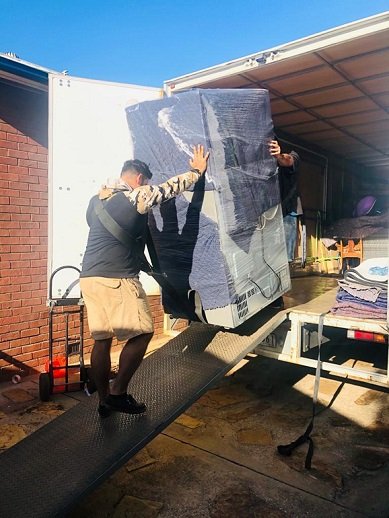 Removalists work by Victoria On Move, Wollert VIC (photo 2 of 4)