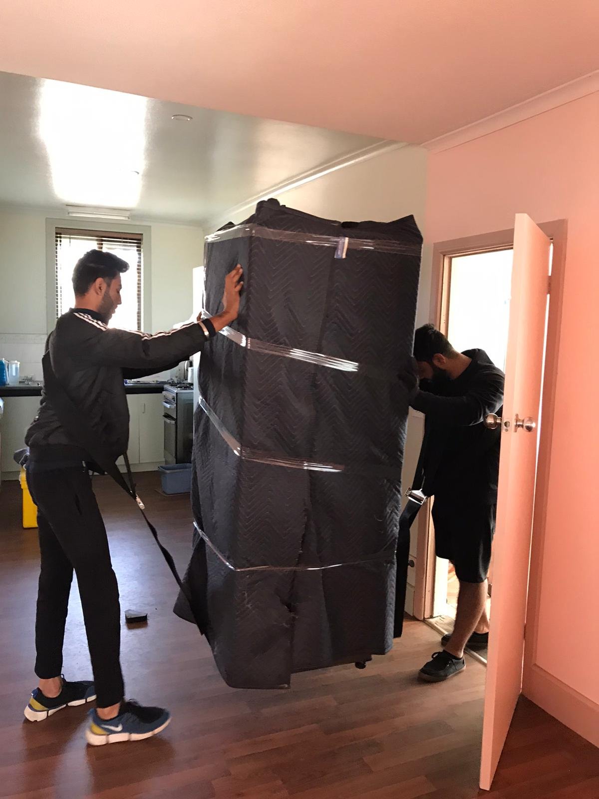 Removalists work by Victoria On Move, Wollert VIC (photo 3 of 4)