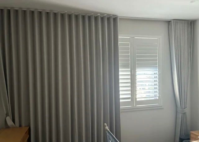 Blinds & Curtains work by Homevista, Carnegie VIC (photo 2 of 2)