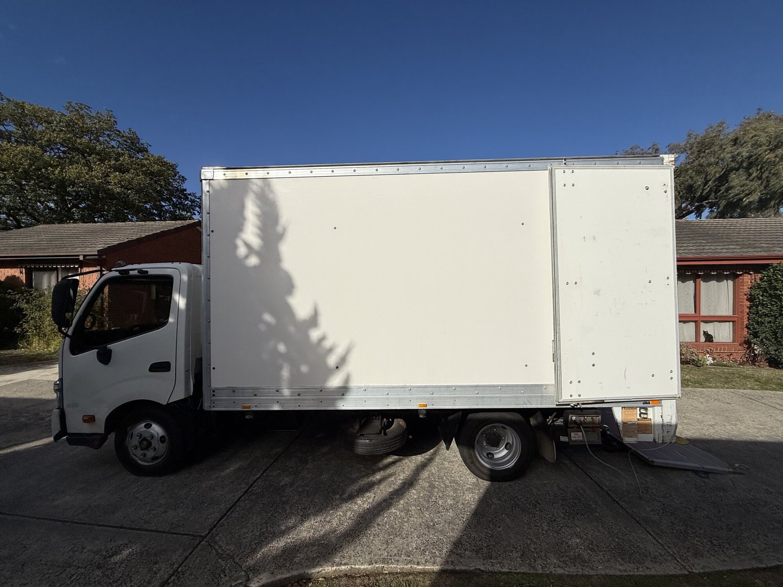 Removalists work by Leo Moves, Clayton VIC (photo 2 of 4)