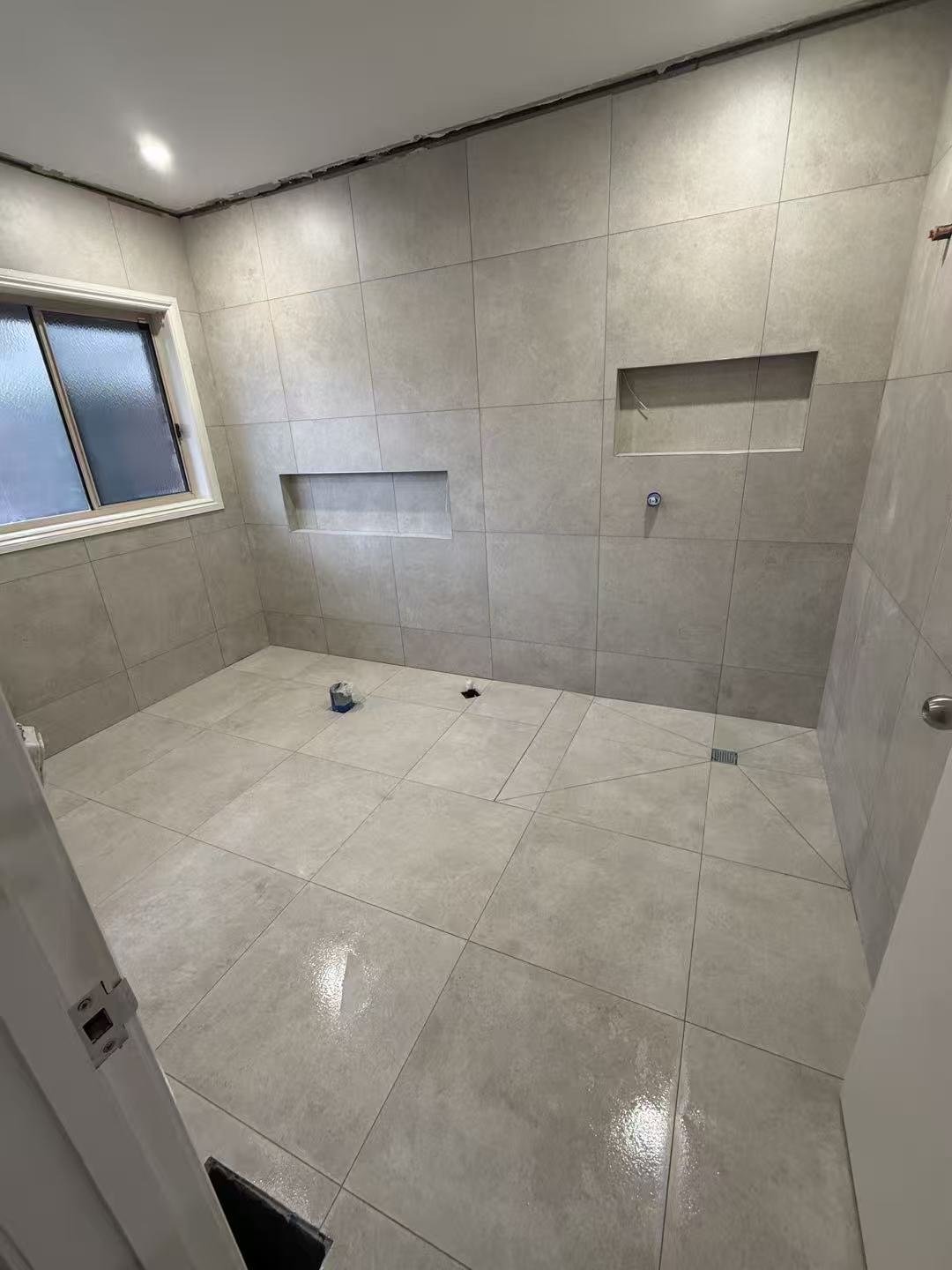 Bathroom Renovation work by Aomeirui Tiling, Burwood VIC